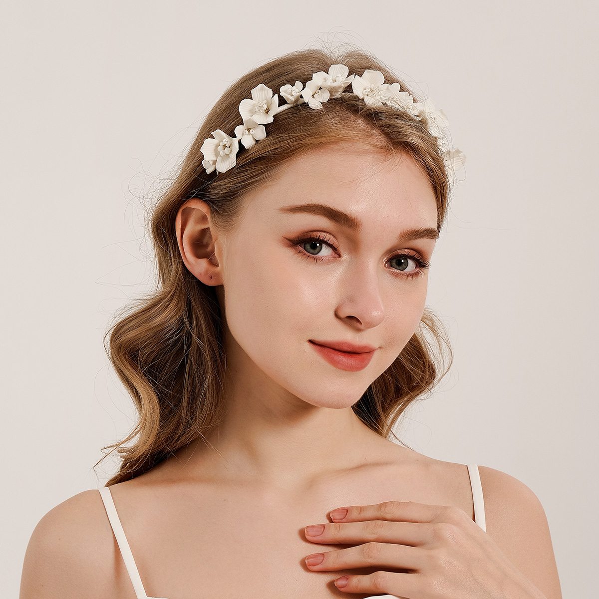 Efily Bride White Flower Hair  - огляд і ціна Wedding Arch Flower